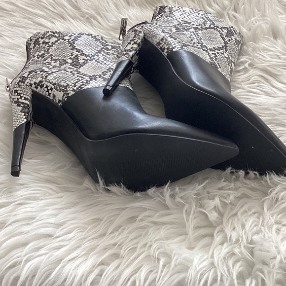 Just Fab X Jessie James Decker Black/snakeskin print booties - Picture 2 of 7
